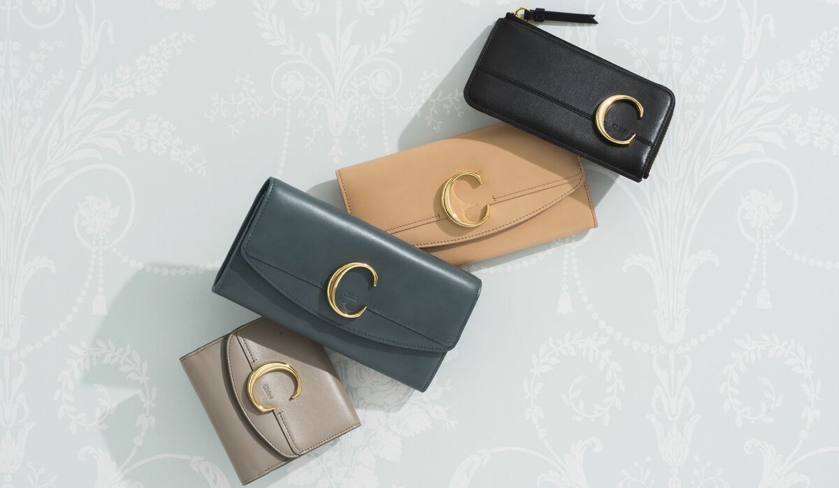 使いやすくてエレガント！ゴールド金具が上品に輝く「クロエの新作財布