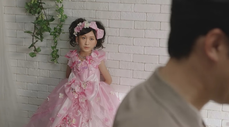 前田敦子、ちょっと生意気な7歳児の“あっちゃん”に。「スタジオマリオ