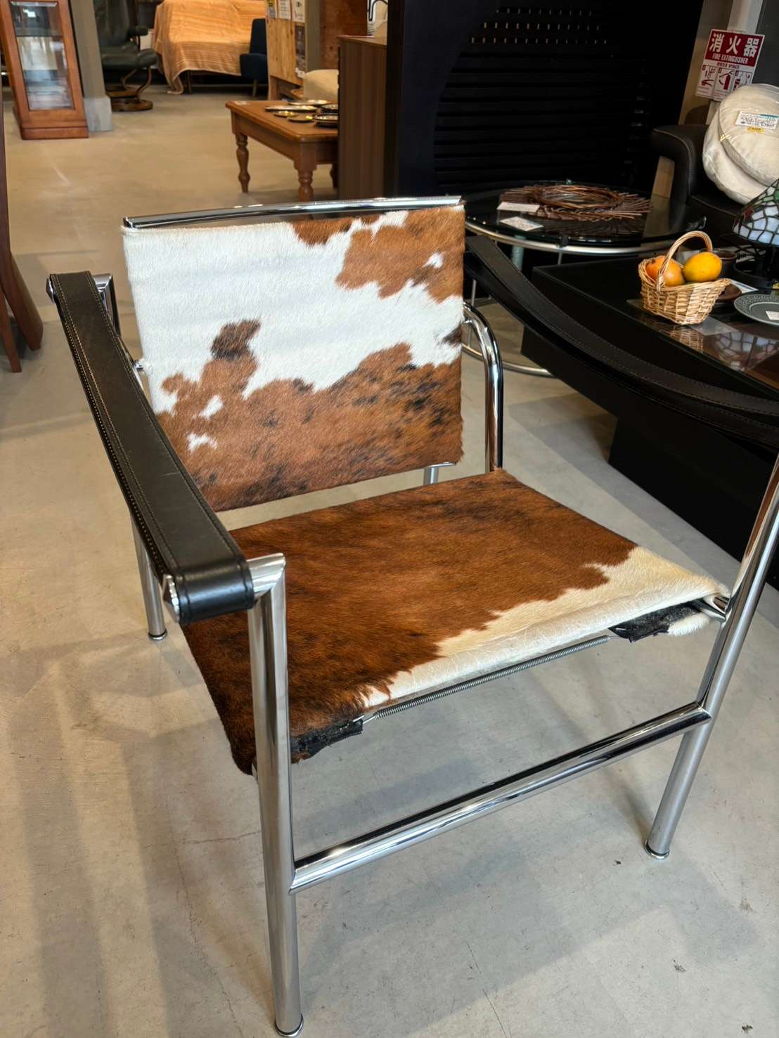 Cassina(カッシーナ)よりLC1 スリングチェアのご紹介です！ | スタッフ