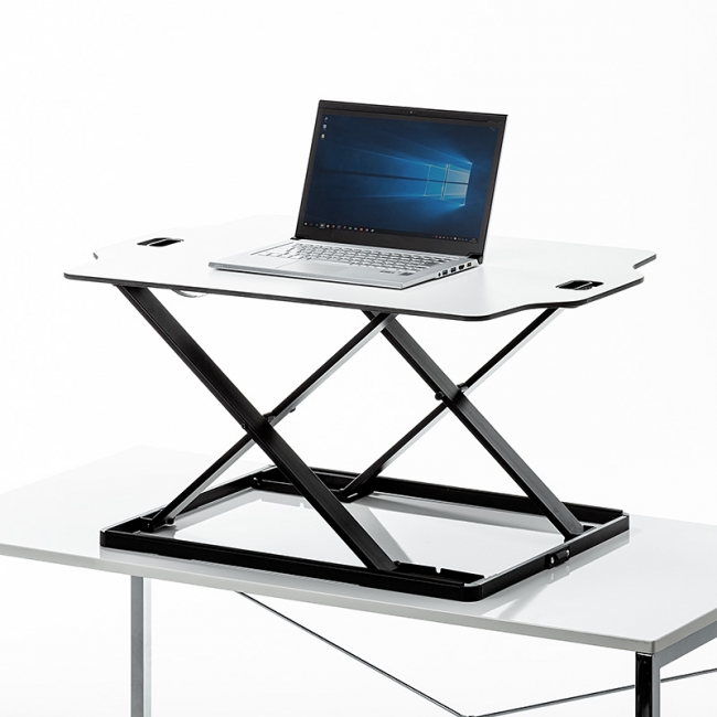 今あるデスクに上下昇降機能を追加できる薄型スタンディングデスクを9