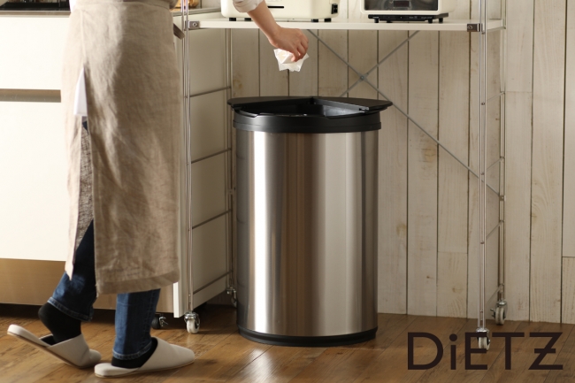 1度使うとクセになる！横にスライドしてフタが開く次世代の開閉タイプ