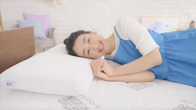 浅田真央さんがエアウィーヴの秘密を紹介 | 株式会社エアウィーヴの