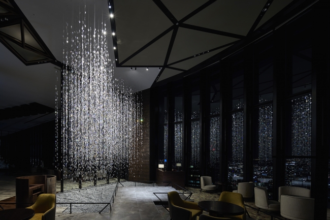 テクノロジーを駆使した、先鋭的かつエモーショナルな“光”のアート