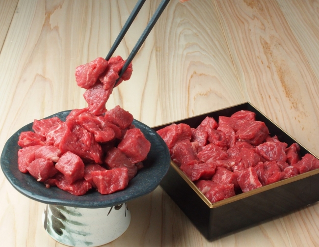 新店オープン企画！ビール1杯目1円！サイコロ状ステーキ30秒肉乗せ放題