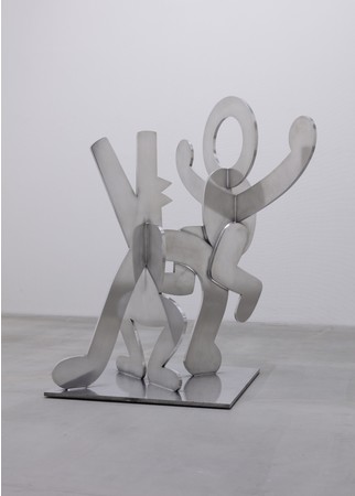 キース・ヘリングの多岐にわたる活動を絵画、映像、写真などから考察