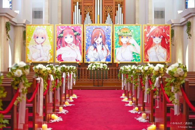 Anique】「五等分の花嫁」本物のチャペルで高さ2mの巨大絵を展示