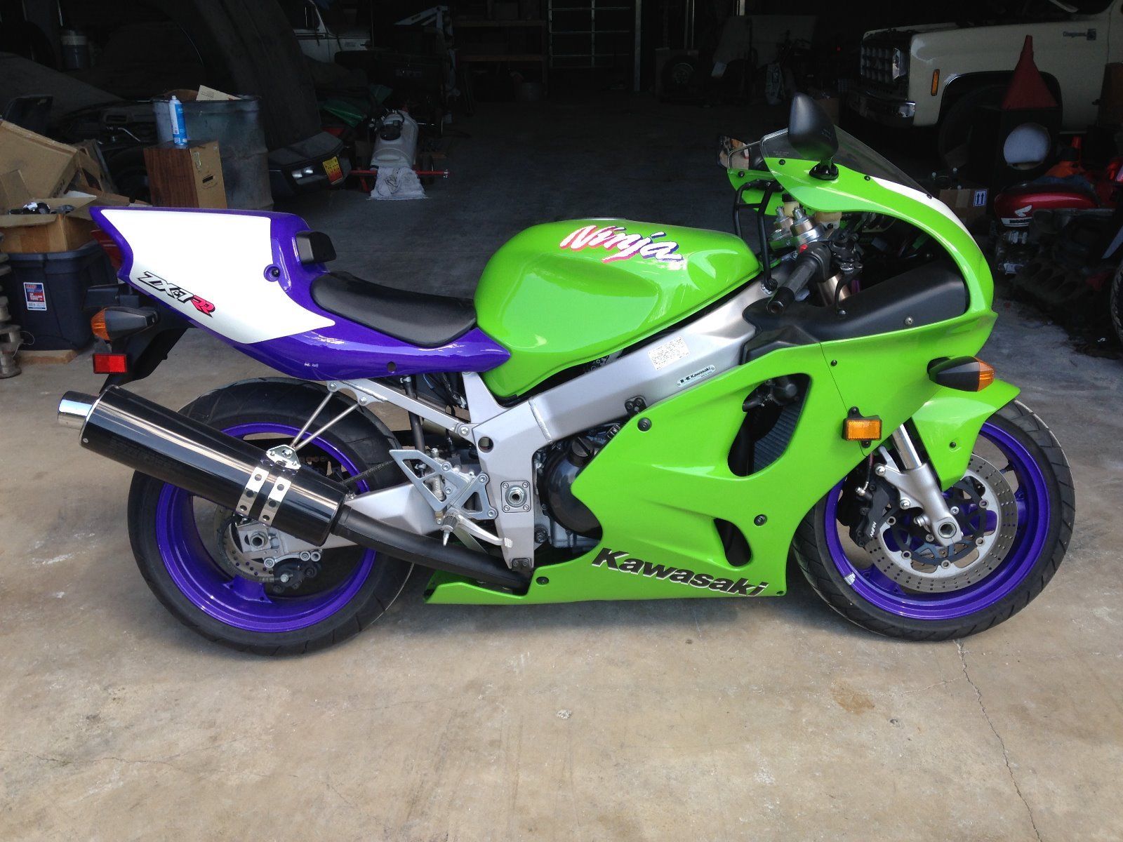 The Definitive 750 Kawasaki? 1996 ZX7RR N1 - Rare SportBikesForSale
