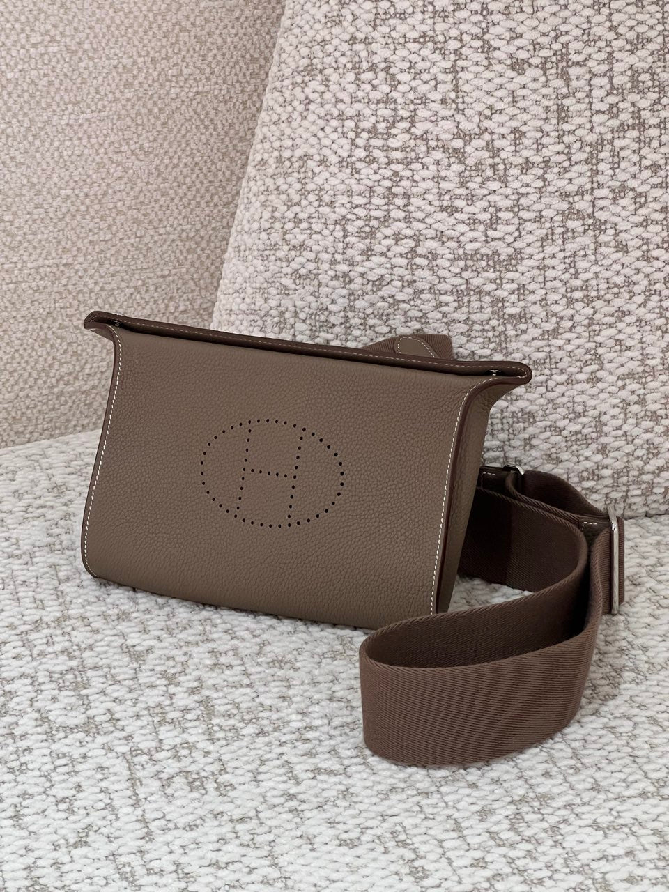 HERMÈS エルメス ヴィドポッシュ エトゥープ – XIAOMA RENTAL