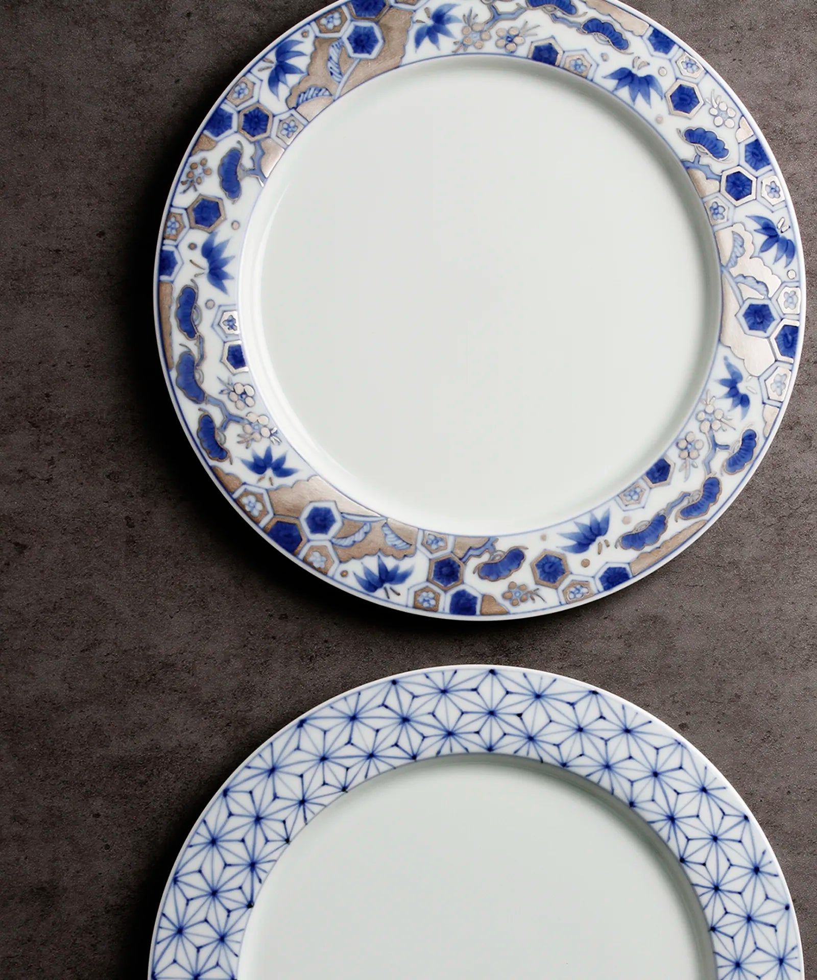 染付麻の葉紋 - 縁起皿 24cm | 有田焼(ありたやき)の専門通販 Realita