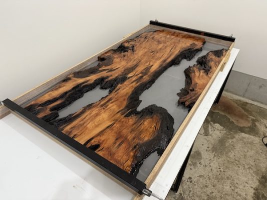 ふるさと納税で作るレジンテーブル〜樹齢500年の屋久杉を使用して