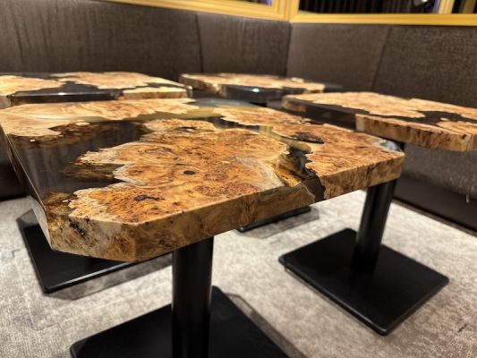 高級感】のあるレジンテーブル 〜お酒とレジンテーブルの相性