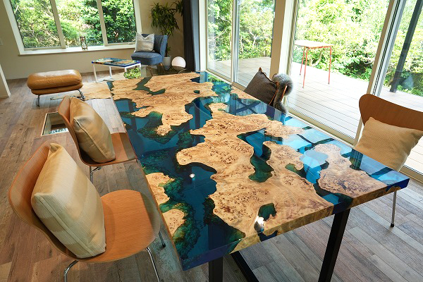 ブルーのレジンテーブルが気になったら】海のように美しいレジン