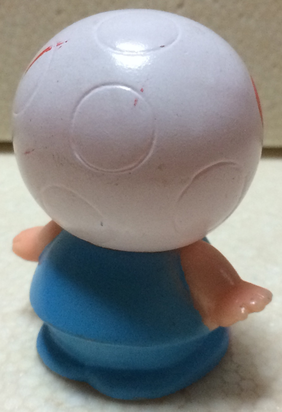 任天堂「スーパーマリオブラザーズ」キノピオソフビ人形パチもん