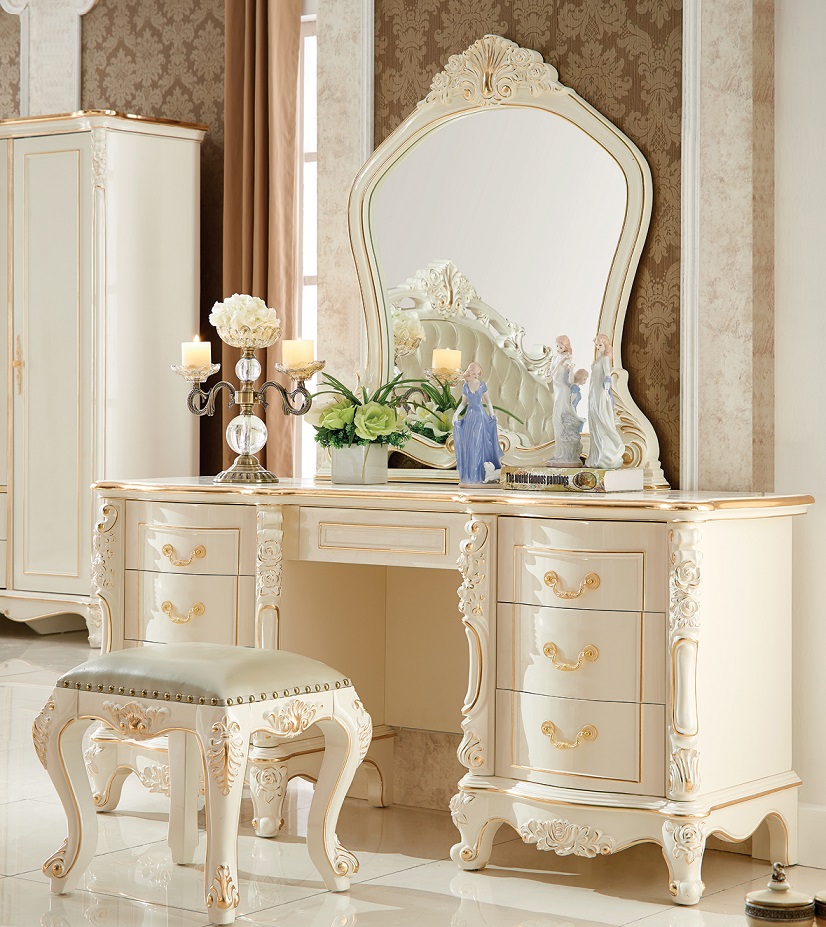 輸入家具のローマンディール