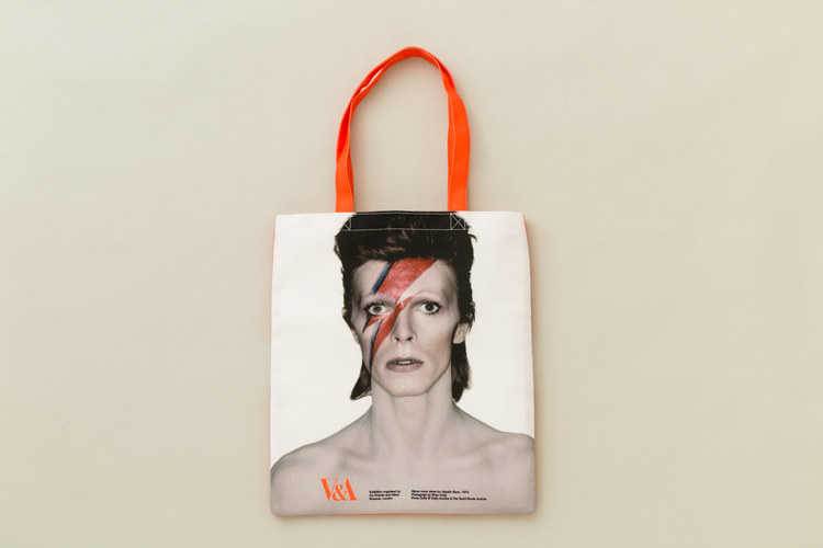 デヴィッド・ボウイ、大回顧展「DAVID BOWIE is」の第2期チケット販売