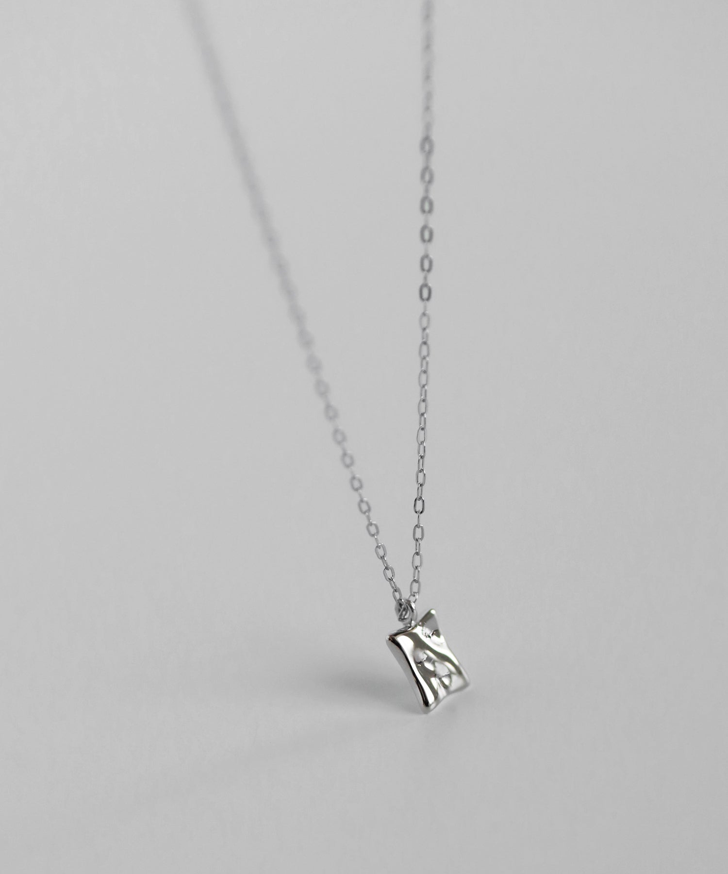 mimi33】【ステンレスIP】ニュアンススクエアモチーフネックレス[Basic