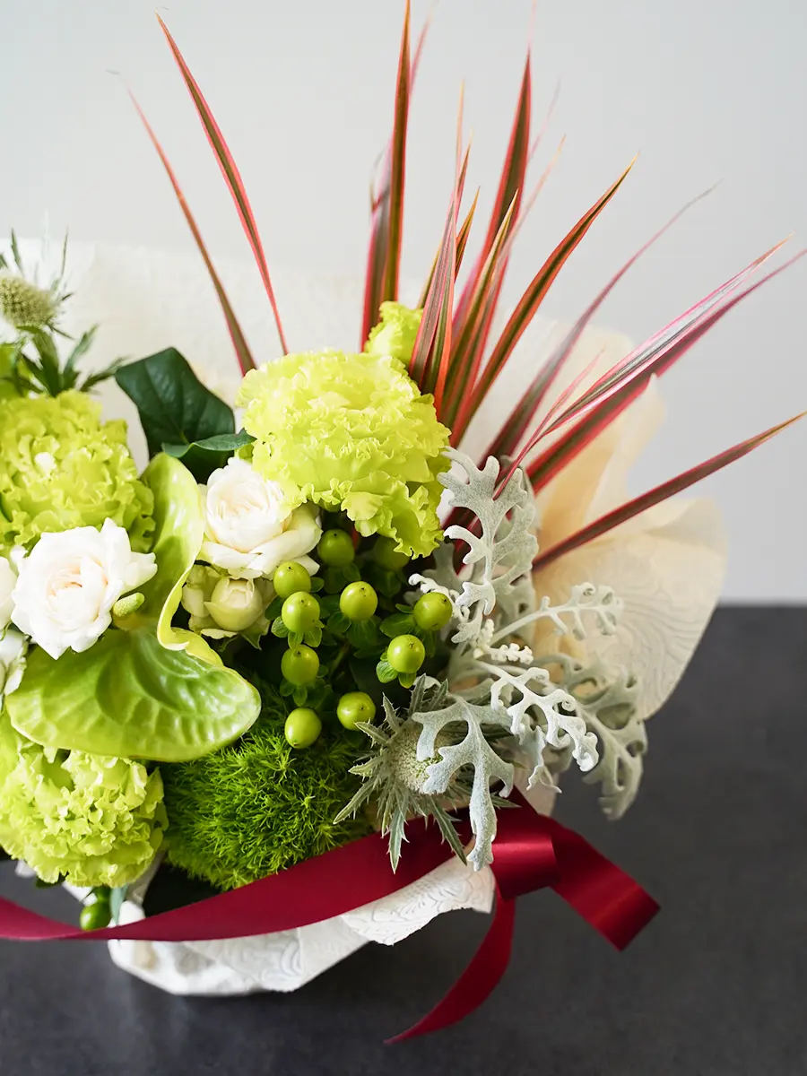 ラッピングが選べる生花アレンジ グリーン S｜フラスタ・楽屋花のSakaseru