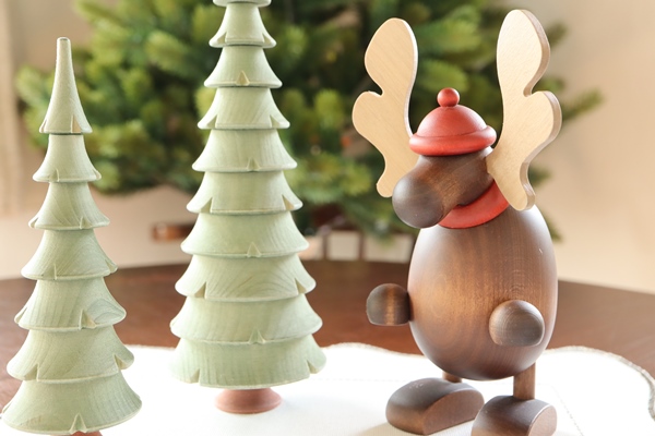 大鹿オラフ 立ち – ドイツ・ザイフェンの木のおもちゃ seiffen