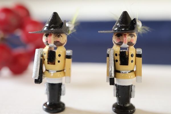 からくりくるみ割り人形 – ドイツ・ザイフェンの木のおもちゃ seiffen