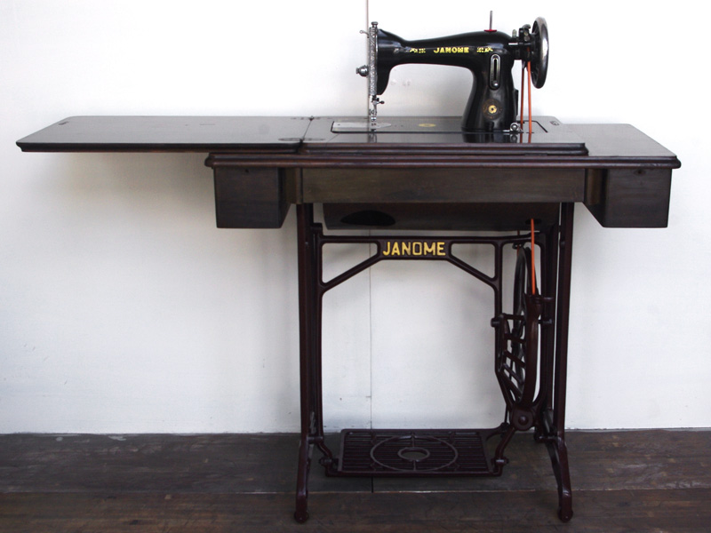 No.588 Janome ジャノメ製 家庭用足踏みミシン：アンティークミシン