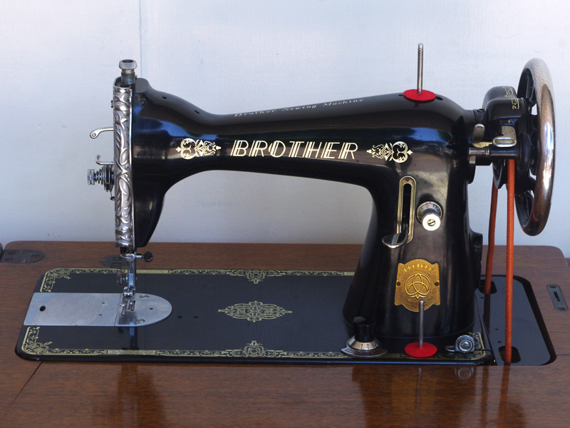 No.605 BROTHER ブラザー製 家庭用足踏みミシン：アンティークミシン