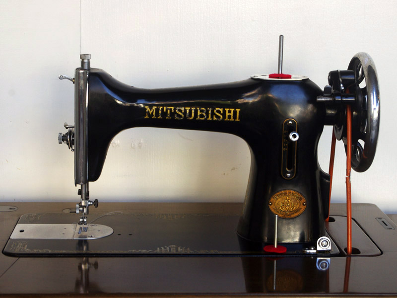 No.634 MITSUBISHI 三菱電機製 家庭用足踏みミシン：アンティーク