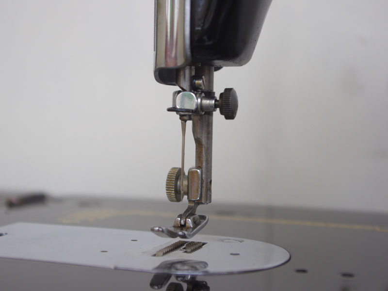 No.192 MITSUBISHI 三菱製 家庭用足踏みミシン：アンティークミシン