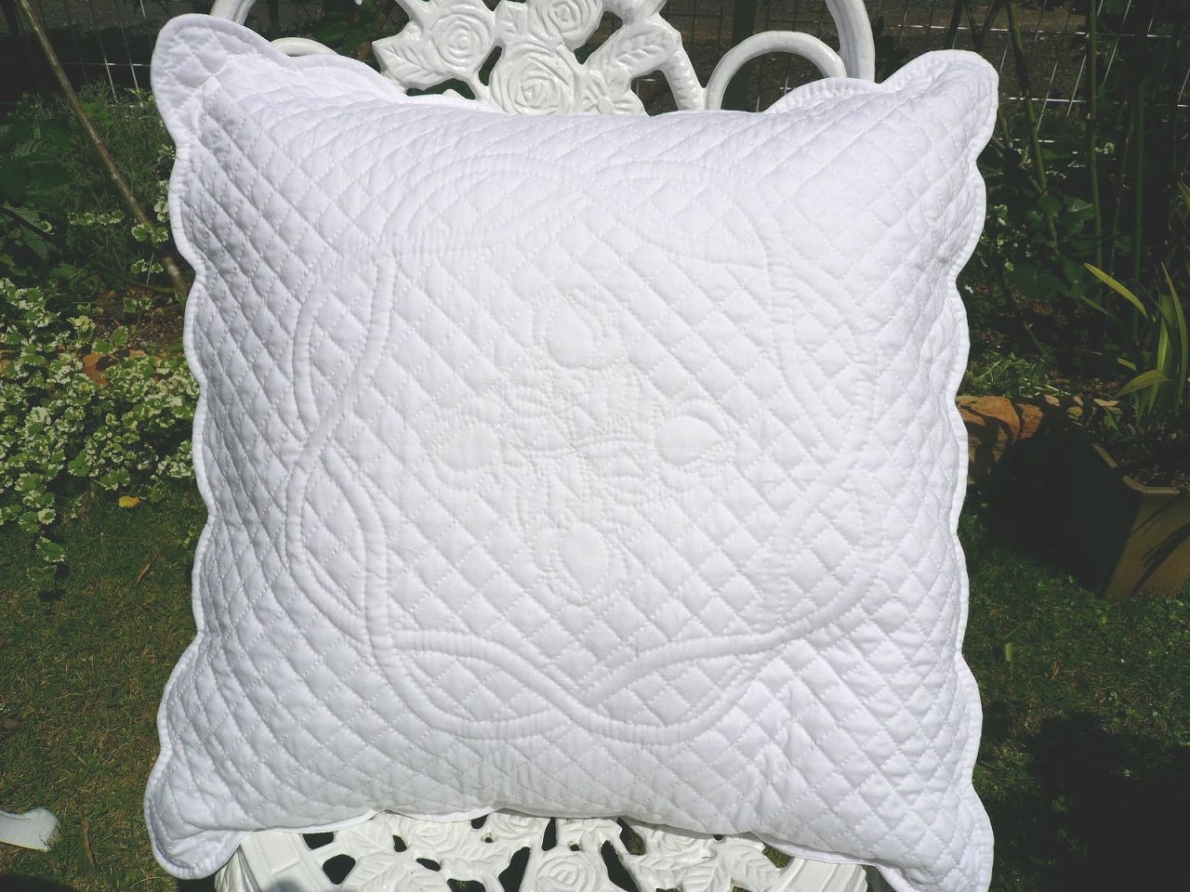 Cushion-003）ホワイトキルトのローズクッション キット | フラワー