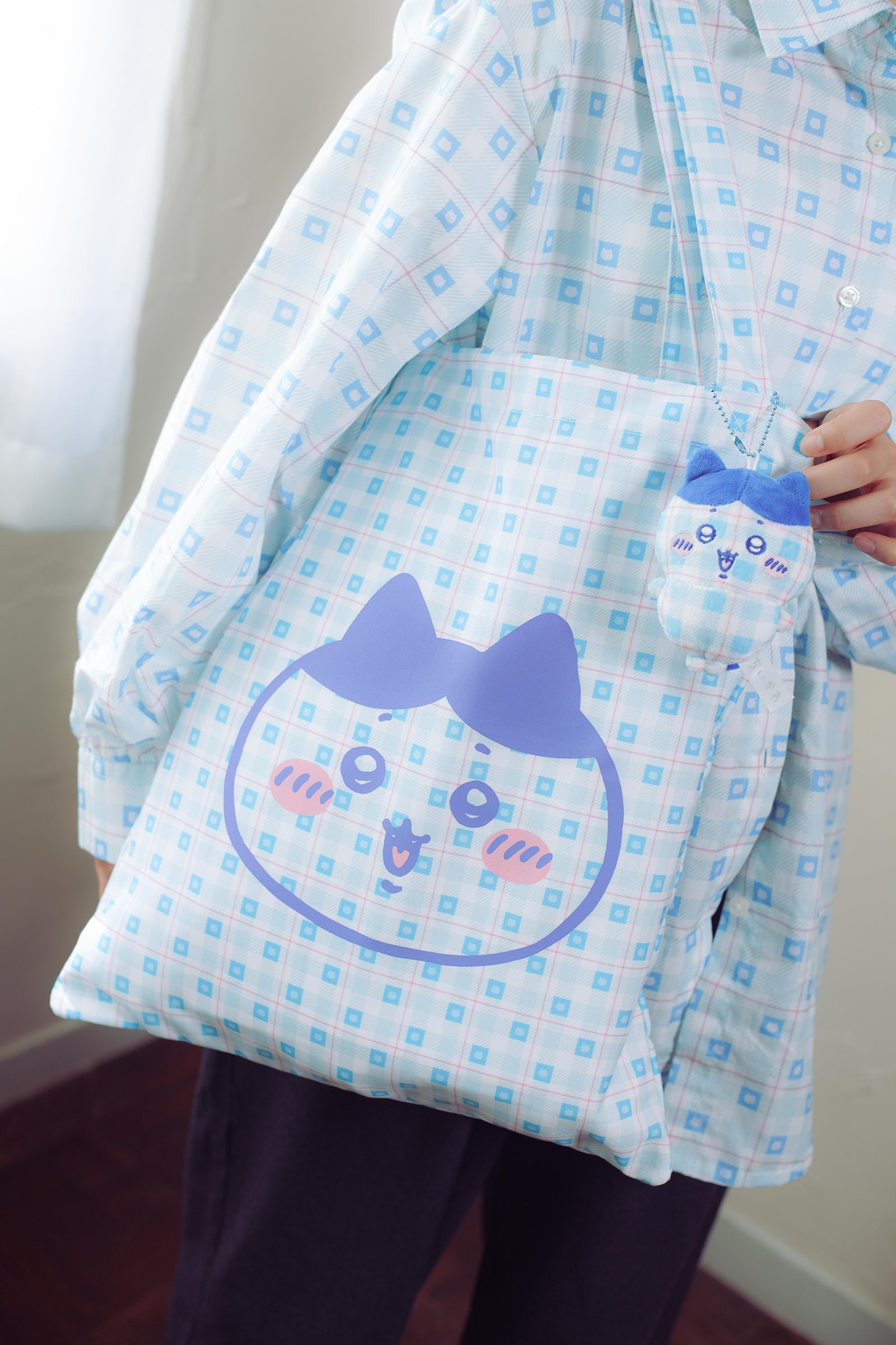 ちいかわ チェックシリーズ トートバッグ（チャーム付き） ハチワレ ブルー