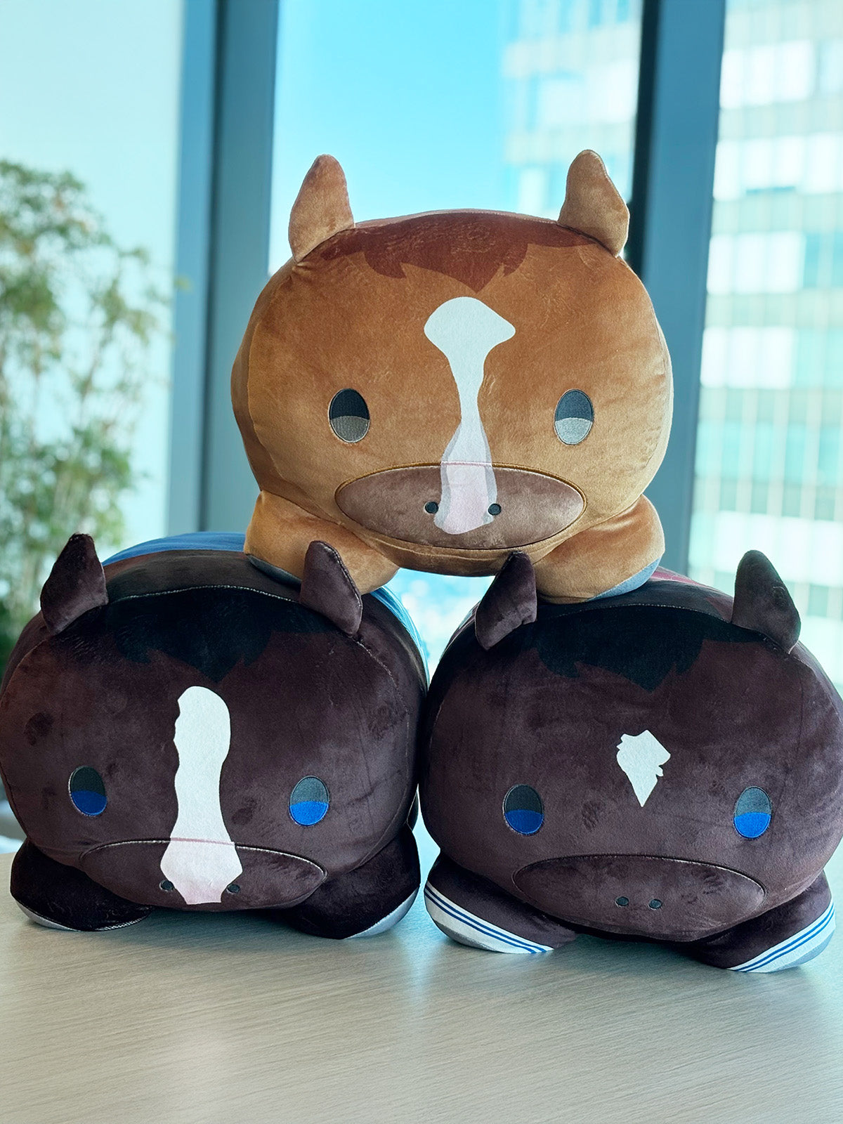 イクイノックス・もちもちぬいぐるみクッション｜netkeiba