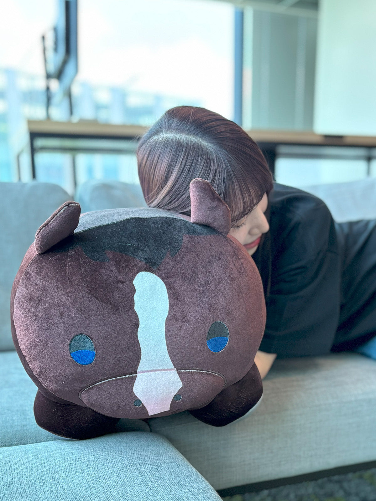 イクイノックス・もちもちぬいぐるみクッション｜netkeiba