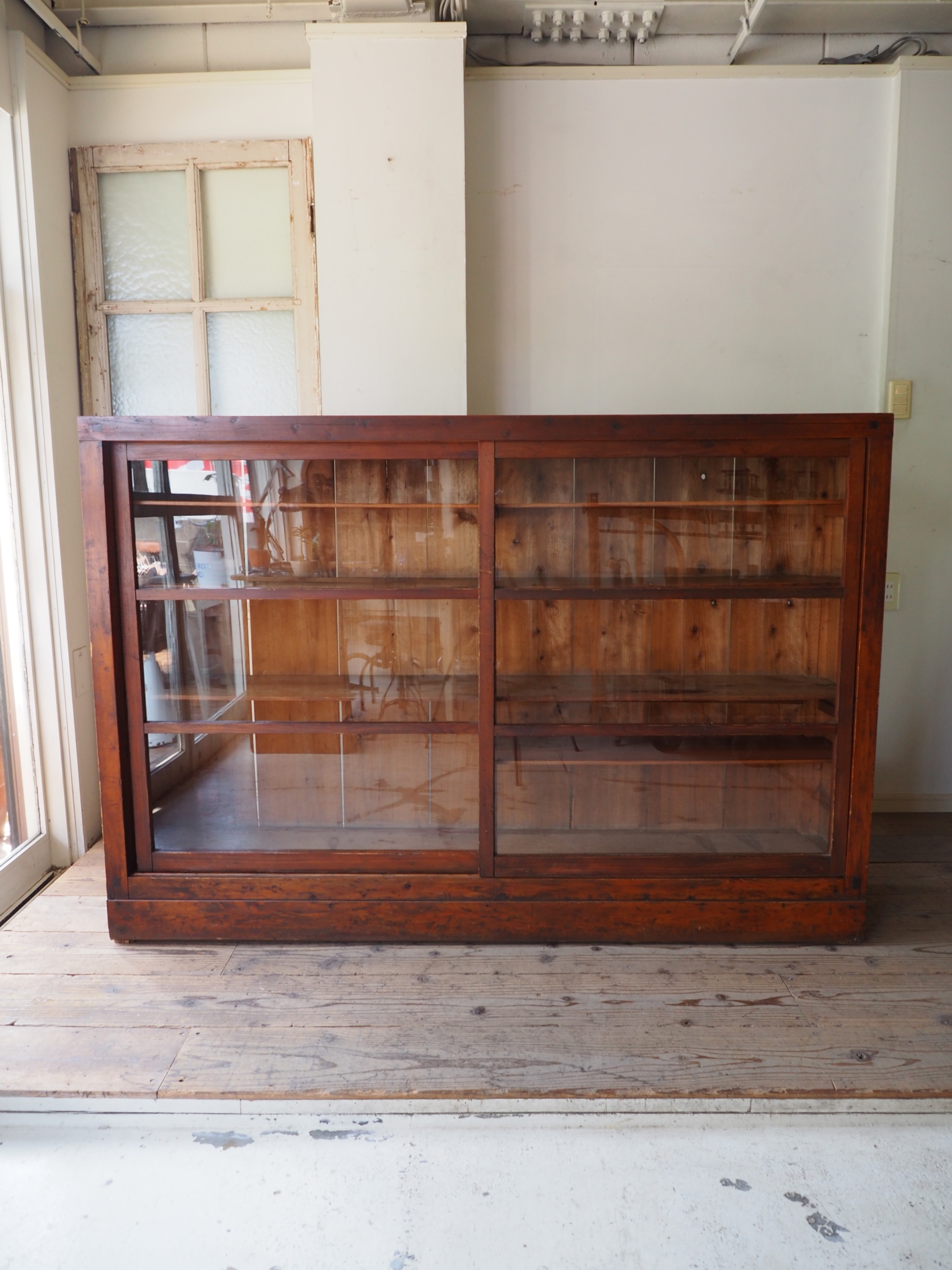 ガラス引き戸棚 横長 大型 日本 水屋箪笥 | antiques-educo online shop