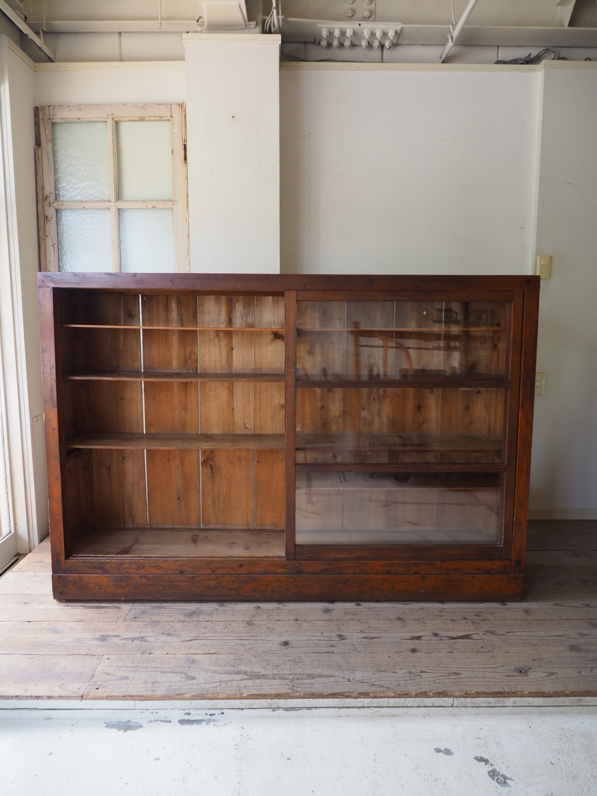 ガラス引き戸棚 横長 大型 日本 水屋箪笥 | antiques-educo online shop
