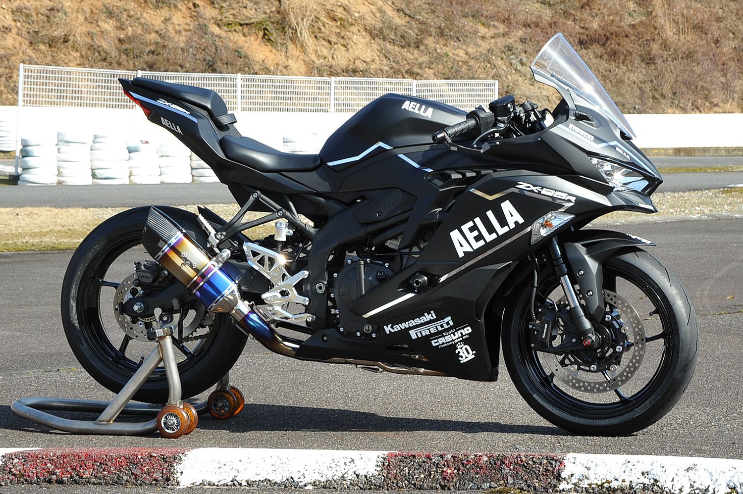 リアルスペックマフラー(Kawasaki Ninja ZX-25R)チタングラデーション