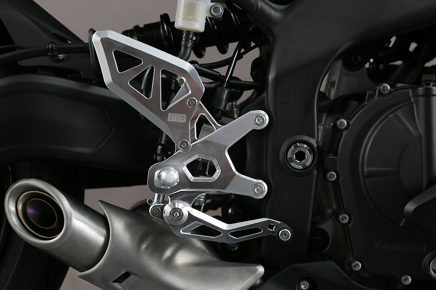 ライディングステップキット(Kawasaki ZX-25R):ポリッシュ/特色