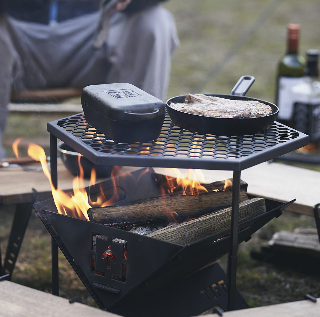 CAMP TOOLS × THE IRON FIELD GEAR］ハニカムファイヤーテーブル
