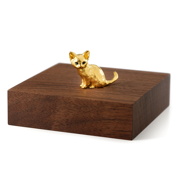 純金オブジェ 「子ねこ」 | 高品質 金・プラチナ