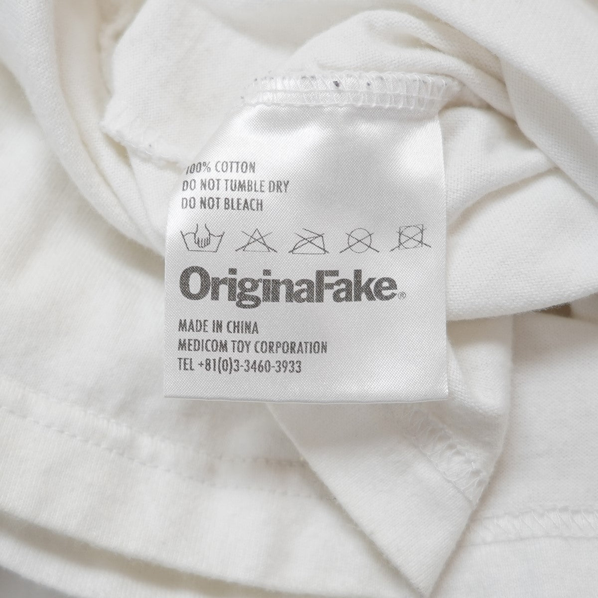 Original Fake×FRAGMENT DESIGN KAWS カウズ コラボ ロゴ Tシャツ