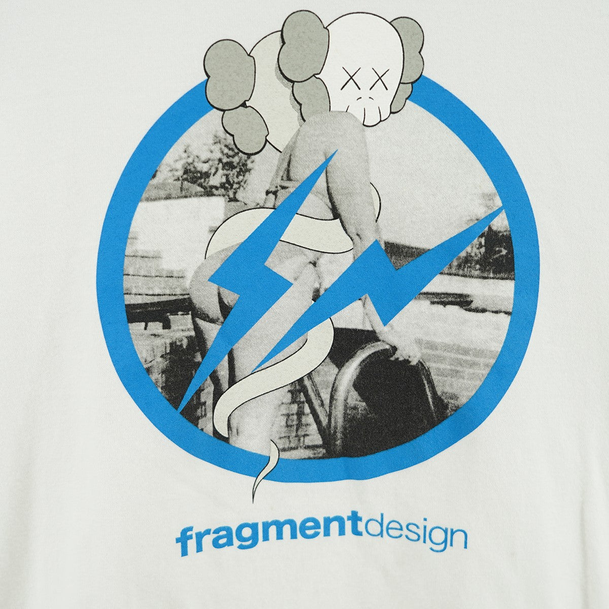 Original Fake×FRAGMENT DESIGN KAWS カウズ コラボ ロゴ Tシャツ