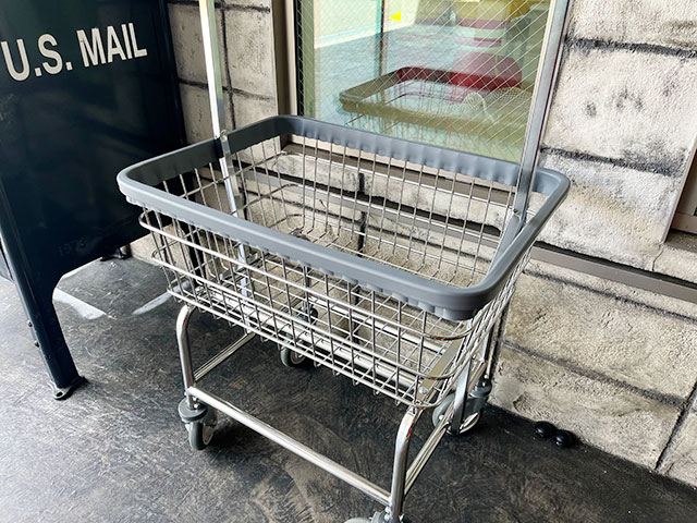 R&B ワイヤープロダクツ社 アメリカの業務用ランドリーカート （ダブル