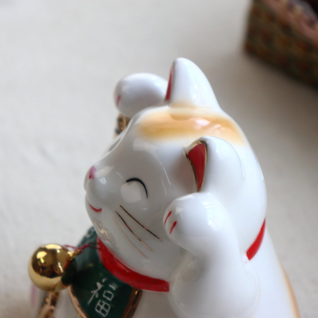 金運招き 白猫貯金箱 置物 鈴付き 置き物 おしゃれ かわいい 開店祝い