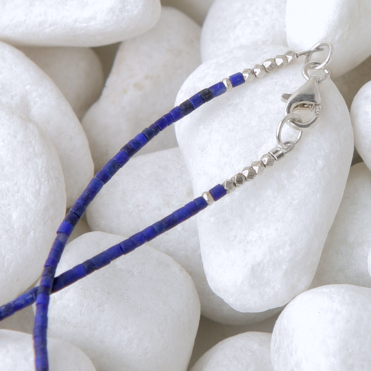 カレン 族 シルバー フェルメールを虜にした青 ラピスラズリ ビーズ