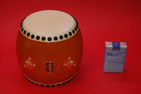 本格 ミニ 玩具太鼓【四寸】太鼓直径12cm バチ2本付き 和太鼓 こども