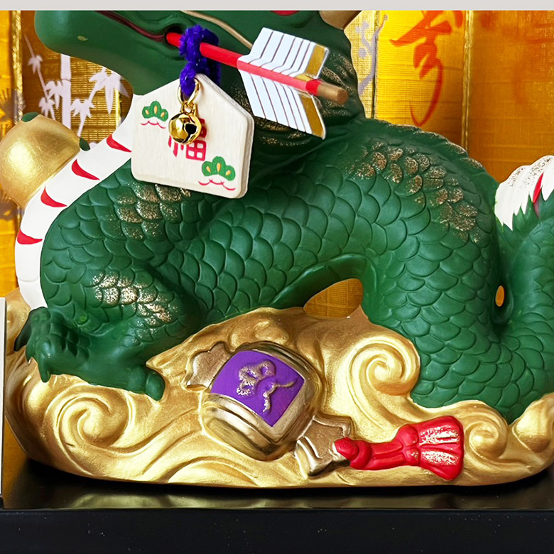 干支 置物 薬師窯 錦彩招福辰（開運福槌・破魔矢付） 81 たつ 干支の辰