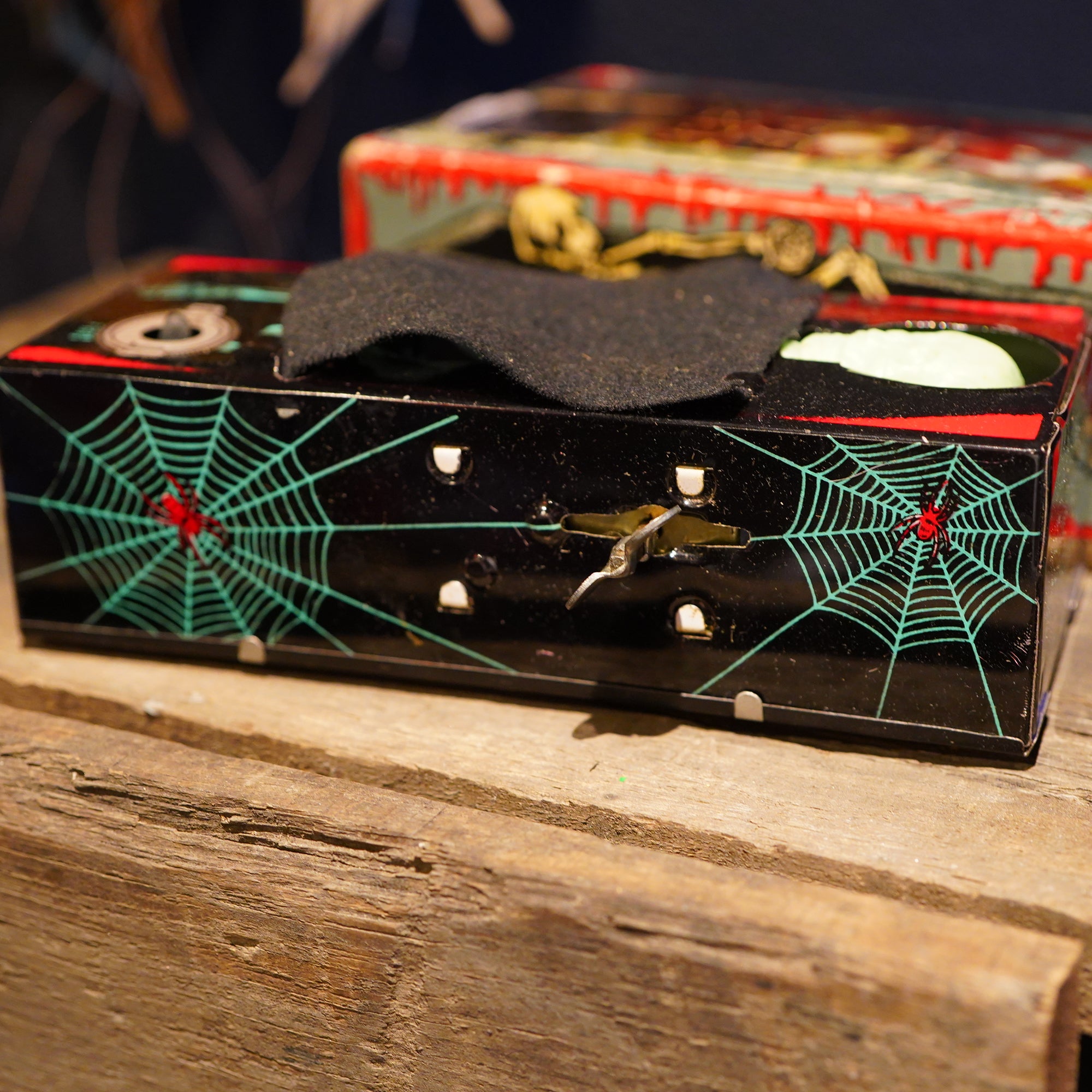 1970年代 ブリキ COFFIN BANK YONE製 – SK OLDIES