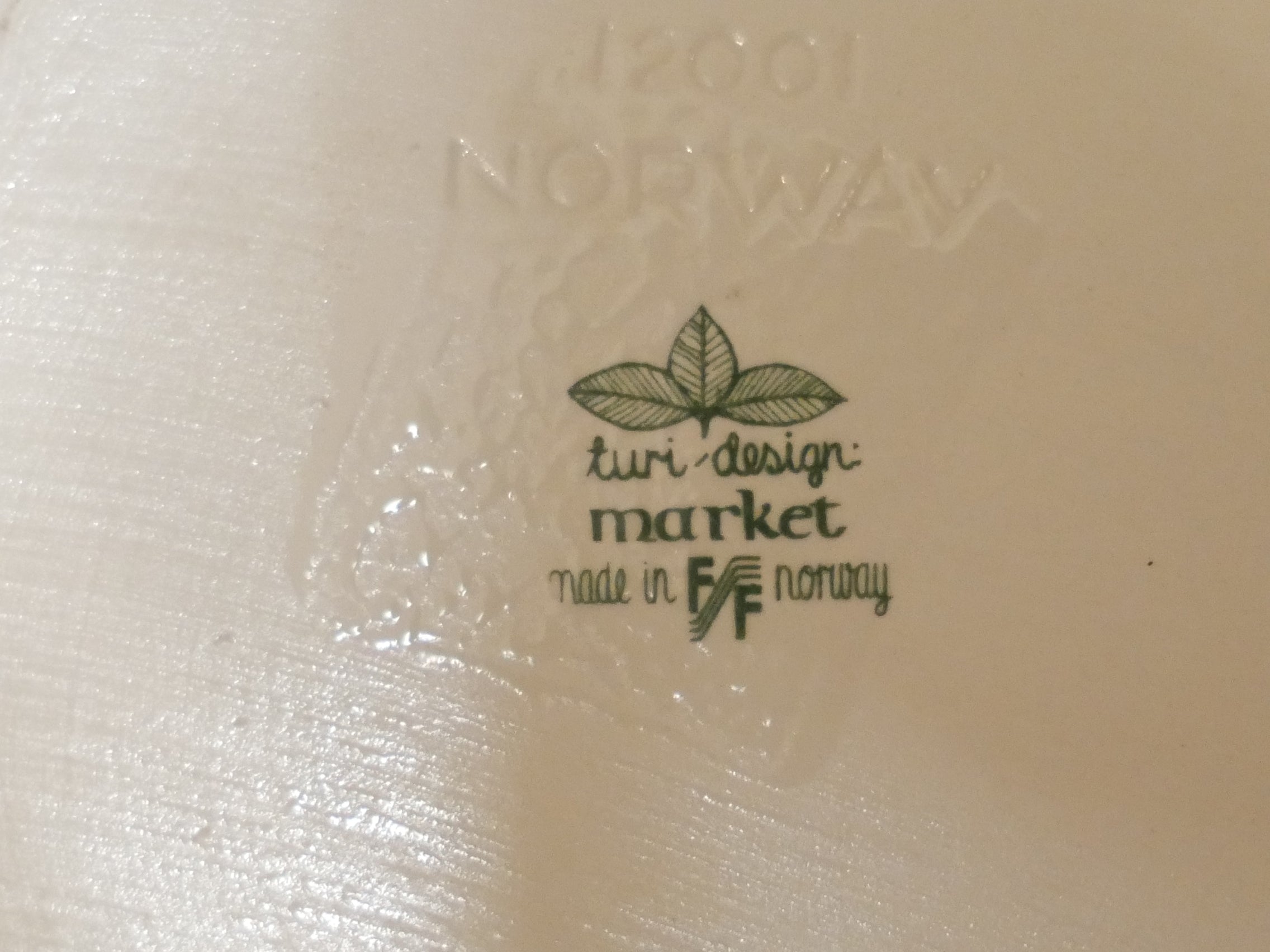 FIGGIJO 【Market】蓋付きポットTuri Gamstad-Oliver フィッギオ