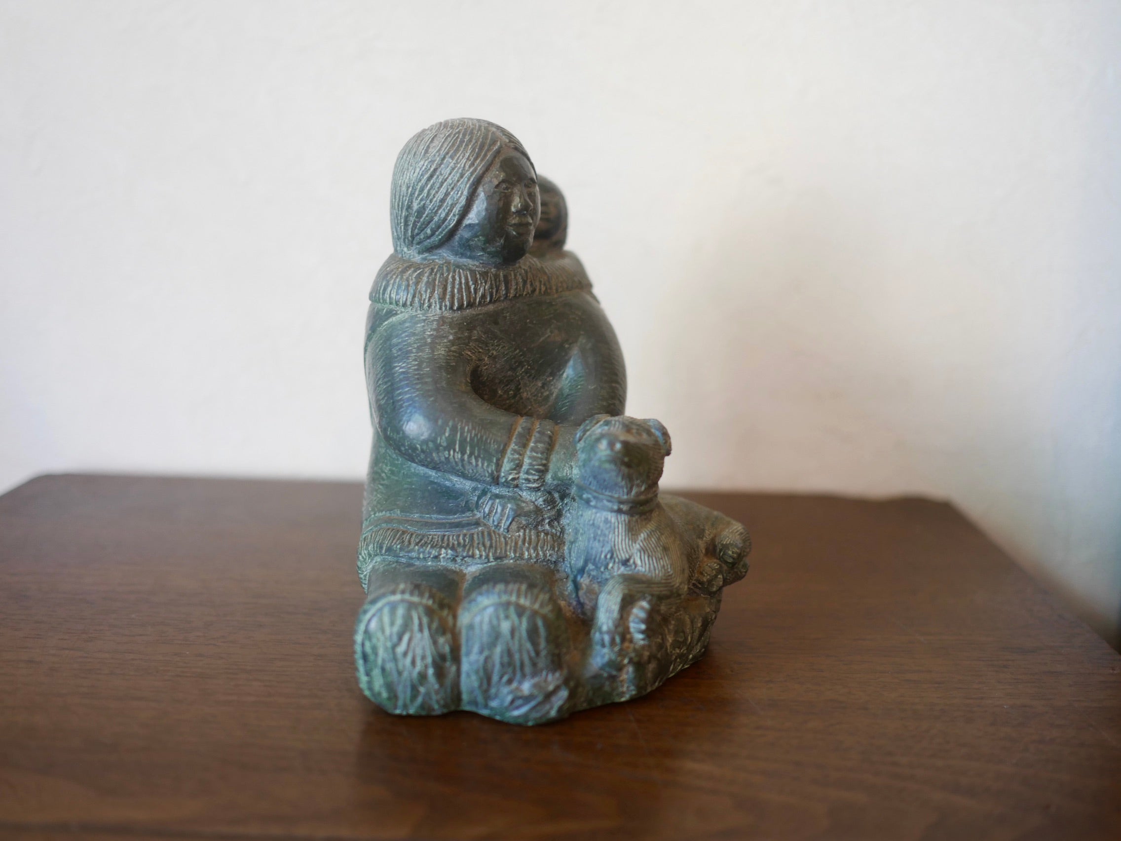 WE A WOLF ORIGINAL【イヌイット親子と犬】The wolf sculptures