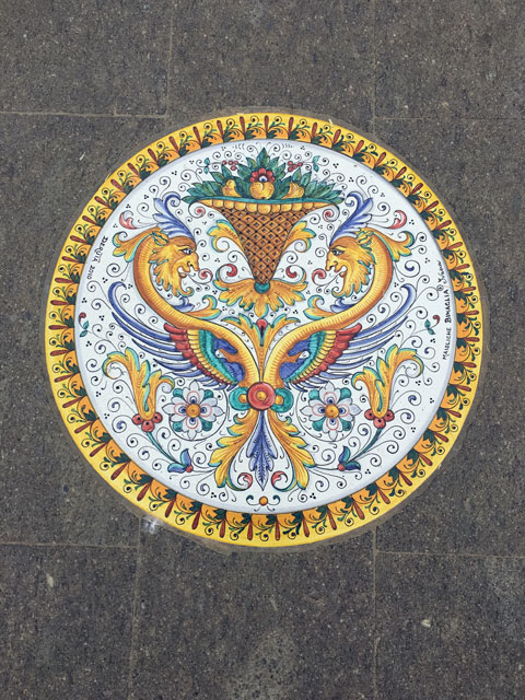 イタリアのマヨルカ焼の街：デルータ | スペインタイルアート工房 Blog