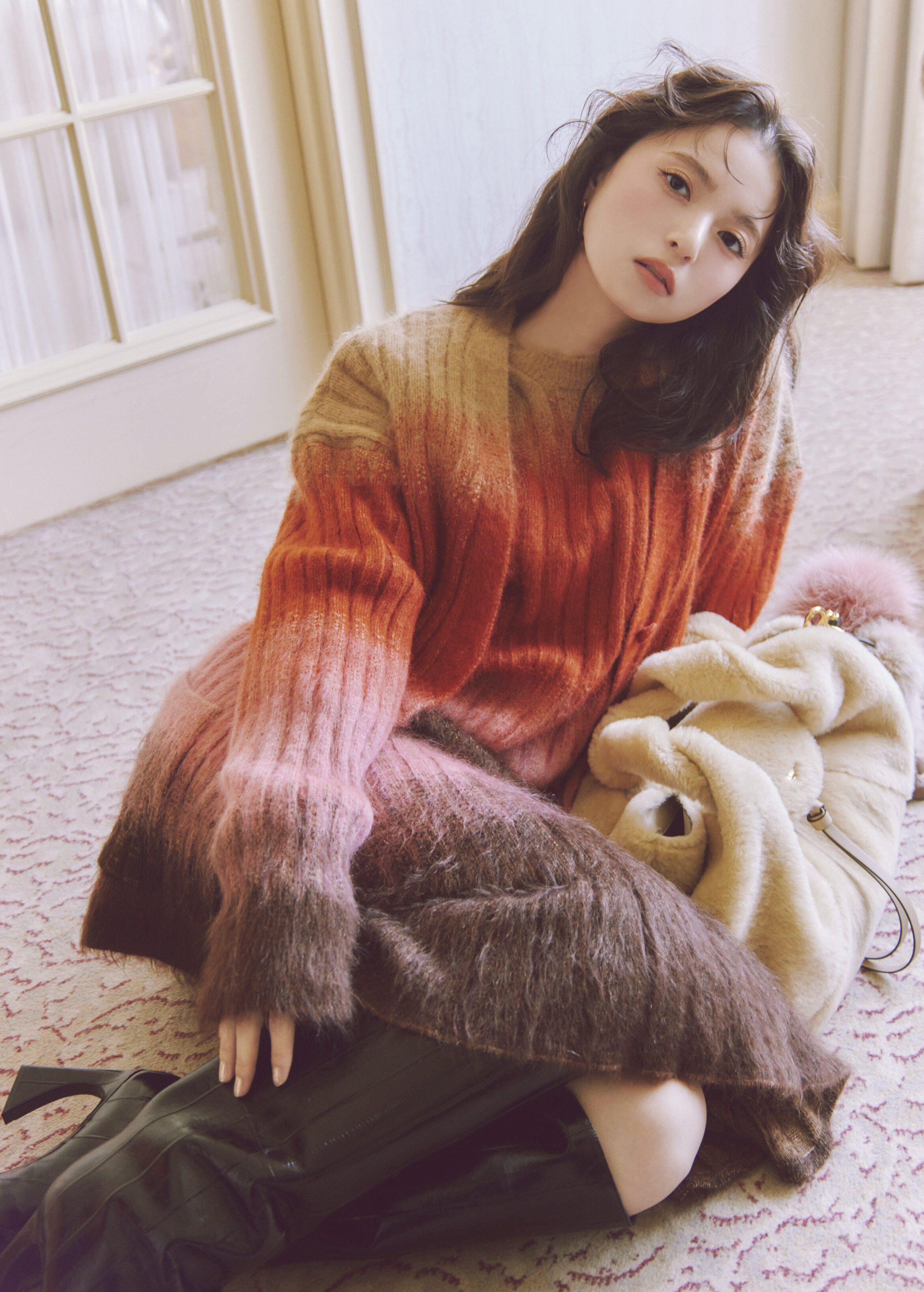 齋藤飛鳥】上品と遊び心で魅了する「フェンディ」を纏う。 | sweet web