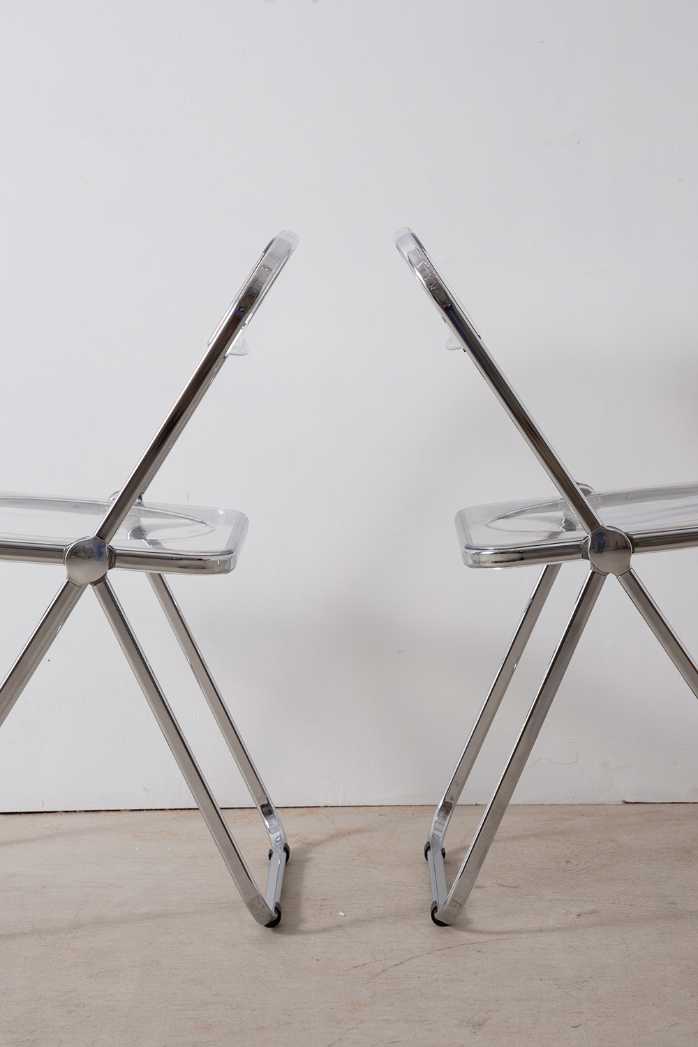 stoop | Plia Chair by Giancarlo Piretti for ANONIMA CASTELLI in